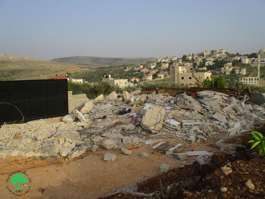 الاحتلال يهدم مسكن عائلة يونس في قرية عزون عتمة / محافظة قلقيلية