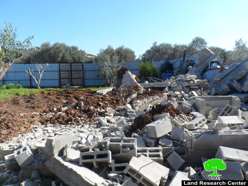 هدم غرفة زراعية في موقع الحصاميص في مدينة قلقيلية