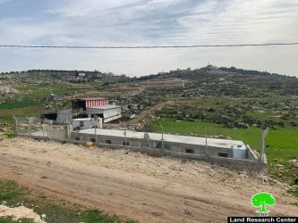 إخطارات بهدم منزل ومقبرة ومنشآت زراعية في بلدة إذنا غرب الخليل