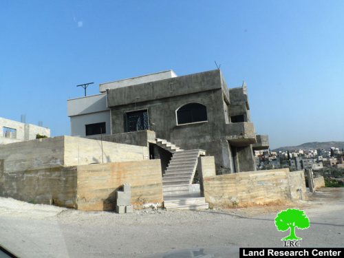 الاحتلال يخطر بوقف العمل والبناء في منزلين في خربة مسعود / محافظة جنين