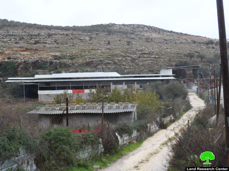 إخطار بوقف العمل والبناء في منشأة زراعية ببلدة جيوس شمال قلقيلية