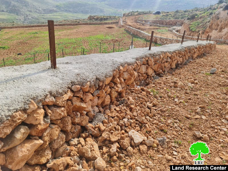 إخطار بهدم وإزالة جدران استنادية خلال 96 ساعة في قرية دوما شرق نابلس