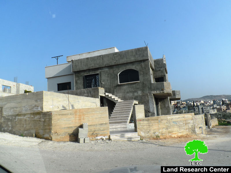 الاحتلال يخطر بوقف العمل والبناء في منزلين في خربة مسعود / محافظة جنين