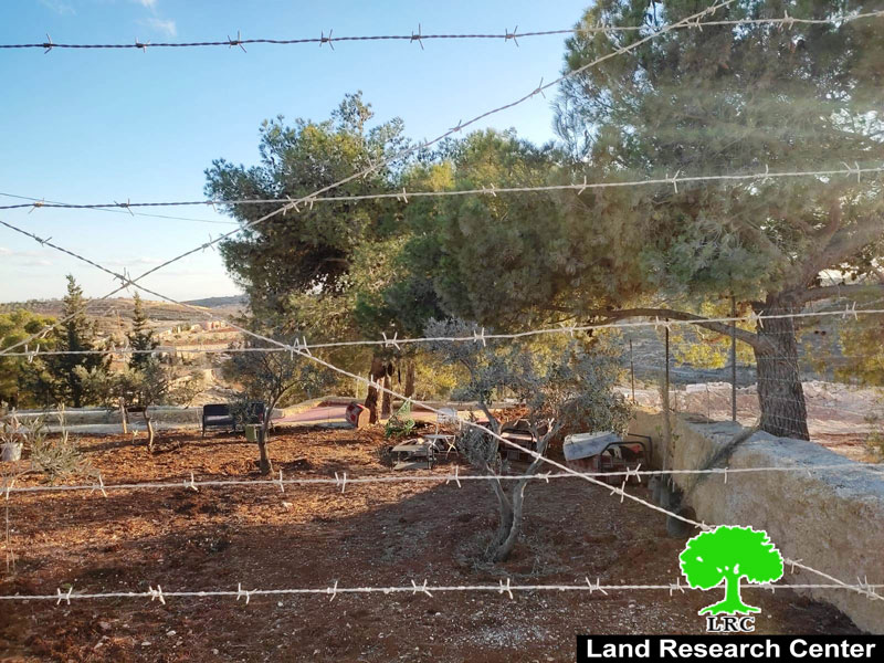 الاحتلال يصدر أوامر بهدم مساكن وجدار استنادي ببلدة بني نعيم شرق الخليل