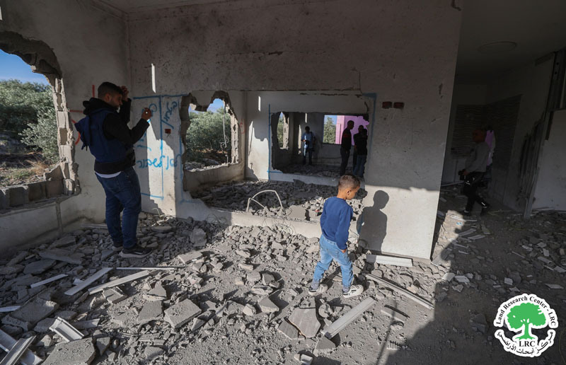 بذريعة الأمن … الاحتلال يدمر منزل عائلة جرادات في قرية سيلة الحارثية / محافظة جنين