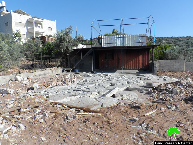 The occupation forces a citizen to demolish a car washroom he owns in “Al-Nabi Elias” in Qalqilya Governorate