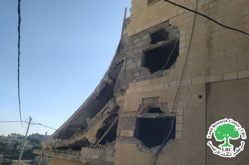 The occupation blew up the family building of the prisoner Hamrasha in the town of Ya`bad / Jenin governorate