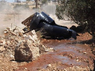 سلطات الاحتلال تجرف أراضي في قرية بيرين جنوب الخليل