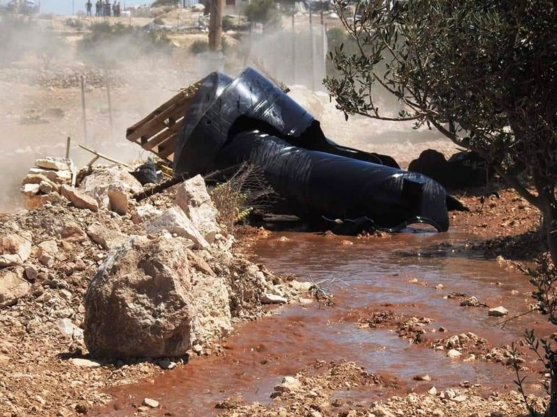 سلطات الاحتلال تجرف أراضي في قرية بيرين جنوب الخليل