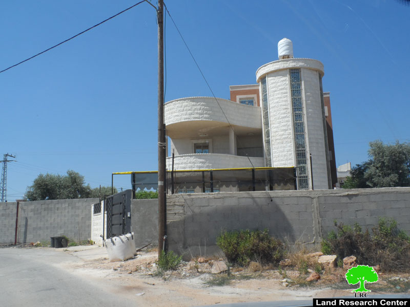 الاحتلال الإسرائيلي يخطر بوقف البناء لمنشآت سكنية وتجارية في قرية مردا / محافظة سلفيت