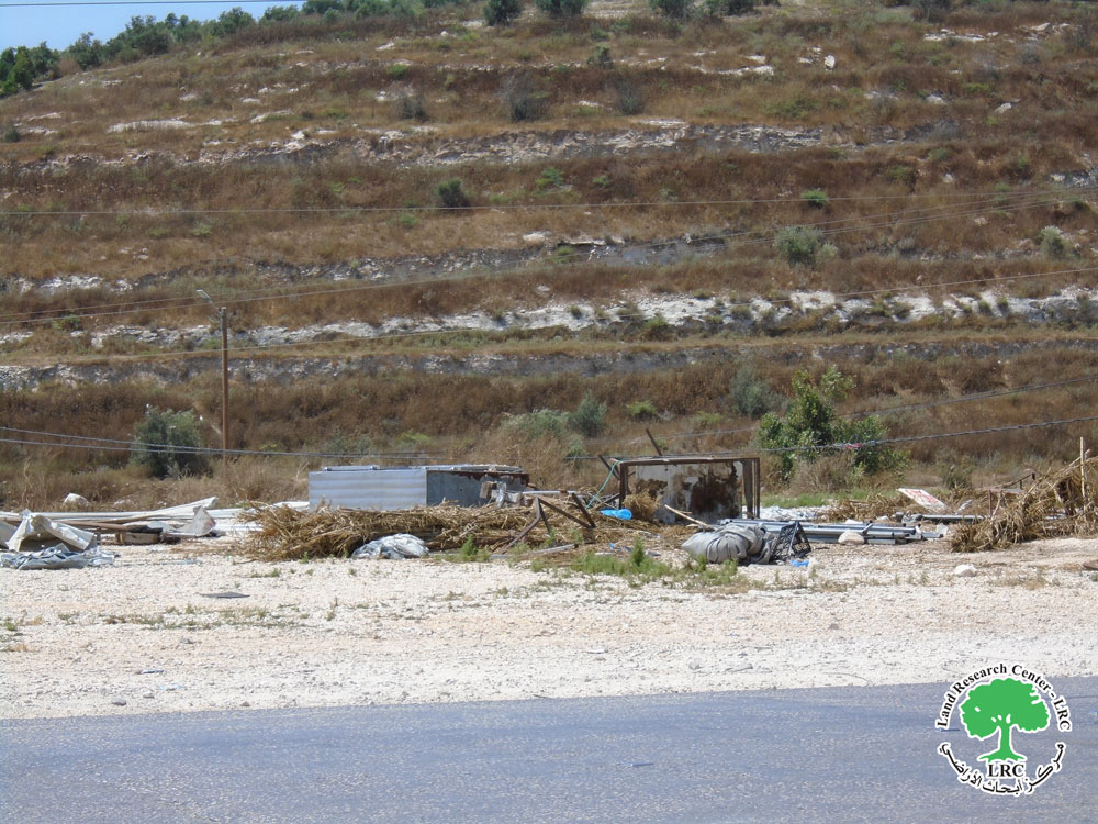 The Israeli occupation demolishes commercial workshops to the south of Jenin