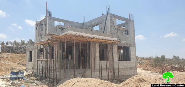 اخطار بهدم منزل ببلدة حوارة جنوب نابلس بحجة الاعتداء على الاثار