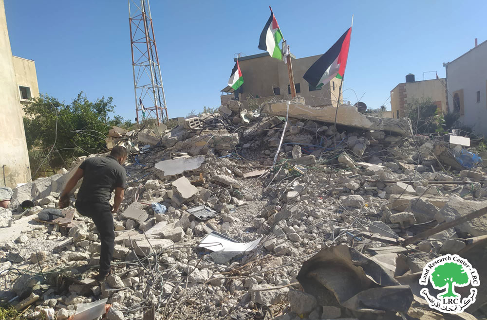 بذريعة الأمن.. الاحنلال يهدم منزلين في بلدة قراوة بني حسان