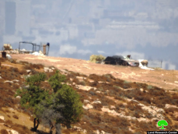 المستعمرون يقيمون بؤر جديدة على أراضي سعير شمال الخليل