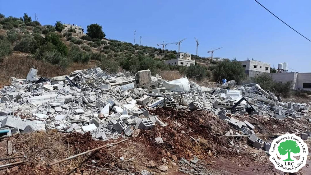 Demolition of a ready-to-move-in house in the town of Kafr ad-Dik / Salfit Governorate