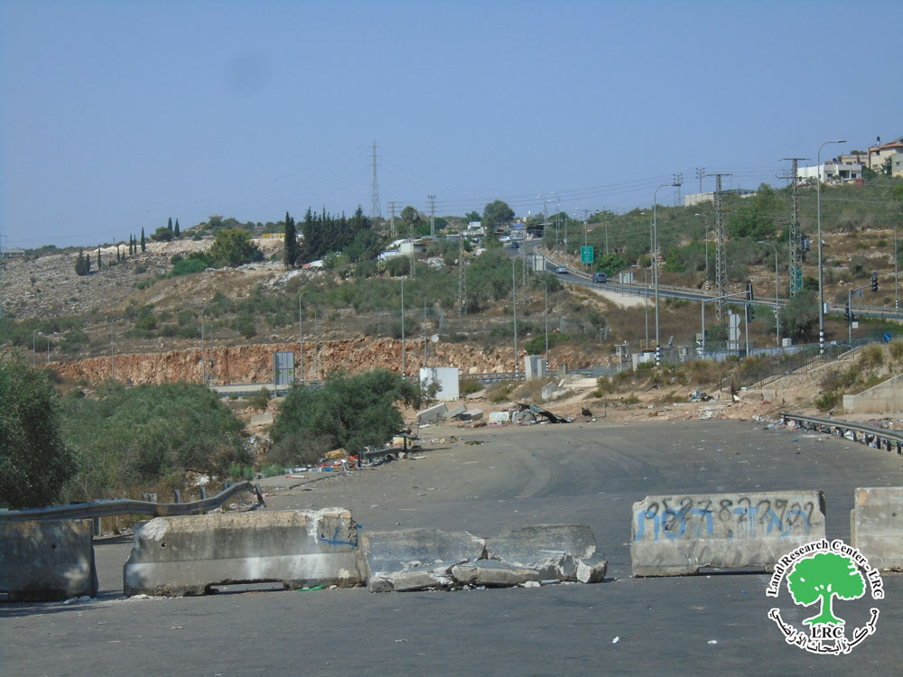 Demolition of Kiosks and Stalls on Haris village lands / Salfit governorate