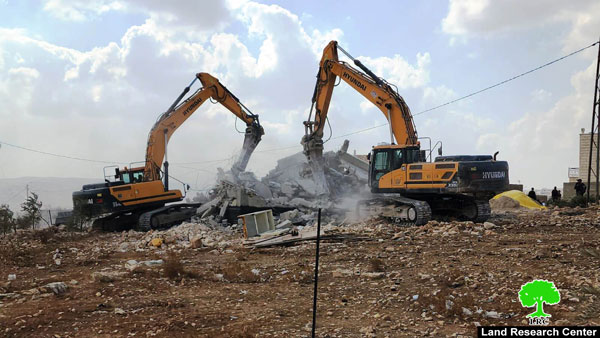 الاحتلال يهدم مسكن في قرية أم لصفة شرق يطا بمحافظة الخليل