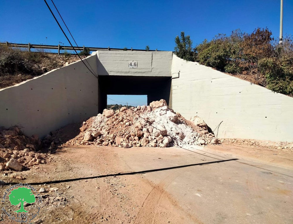 الاحتلال الإسرائيلي يغلق مدخل بلدة سلواد الجنوبي في محافظة رام الله والبيرة