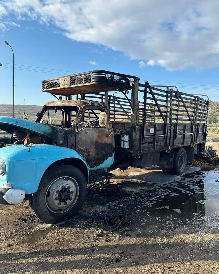 إحراق مركبة فلسطينية على يد المستعمرين