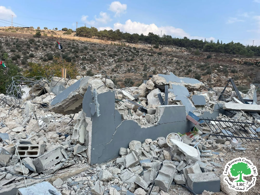 هدم مبنيين سكنيين بذريعة عدم الترخيص في قرية جلبون/ محافظة جنين