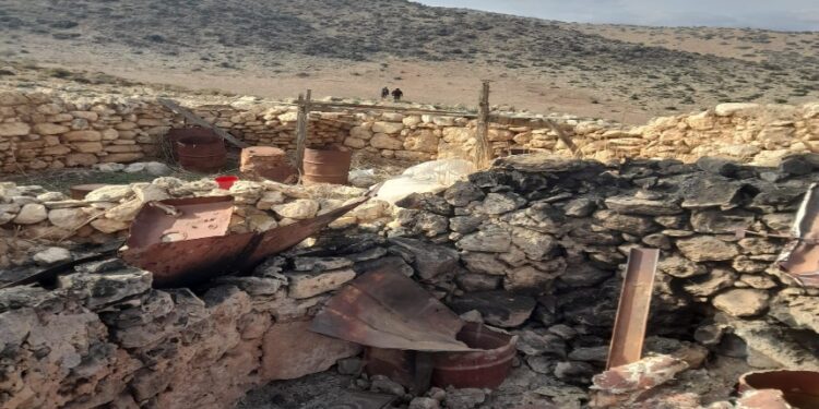 عين البيضا في مرمى الاعتداءات: مستوطنون وجيش الاحتلال يواصلون اعتداءاتهم على المزارعين والسكان