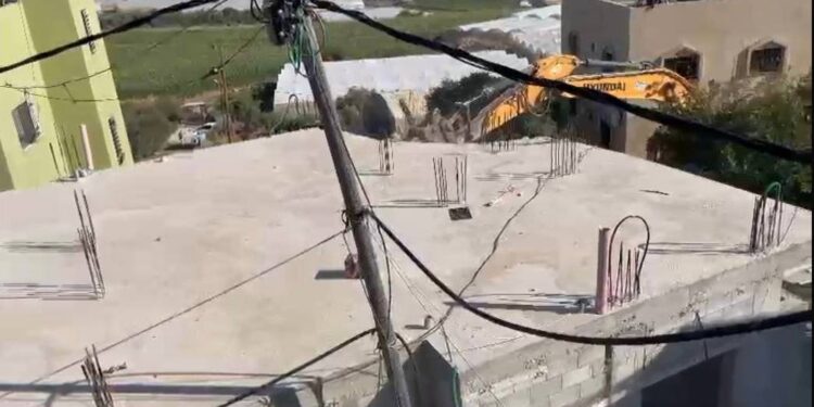 حلم ضائع: الاحتلال الاسرائيلي يهدم منزل المواطن أحمد فقها