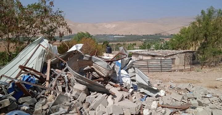 الجفتلك: الاحتلال يهدم منزلاً لتصبح العائلة بلا مأوى